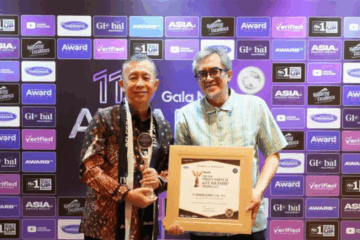 Mewakili Kepala BP Batam, penghargaan ini diterima oleh Deputi Bidang Administrasi dan Keuangan BP Batam, Alexander Zulkarnain.