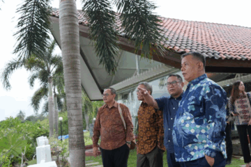 Wakil Menteri UMKM RI, Helvi Yuni Moraza dan AnggotaDeputi Bidang Investasi dan Pengusahaan BP Batam, Fary Francis beserta jajaran.