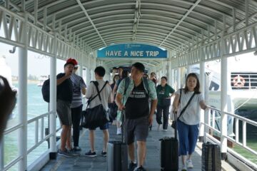 Foto Penumpang Pelabuhan Batam