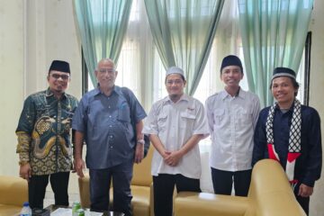 Manajemen Radio Seila FM bersama Ust. Resdin Efendi Pasaribu, S.Pd.I., M.Pd.I., selaku Ketua Persatuan Mubaligh (PMB) Kota Batam