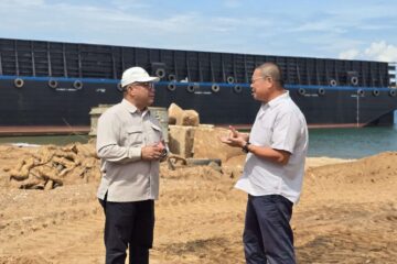 Anggota/Deputi Bidang Investasi BP Batam, Fary Djemy Francis, melakukan peninjauan langsung dan dialog dengan pelaku usaha