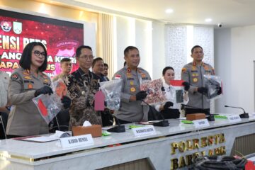 Kepala BP Batam/Wali Kota Batam dan saat menghadiri konferensi pers, yang dilaksanakan di Mapolresta Barelang,