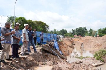 Badan Pengusahaan (BP) Batam bersama PT. Air Batam Hilir bergerak cepat melakukan perbaikan darurat pada pipa transmisi air bersih berdiameter 800 milimeter (mm) di jalur Simpang Plamo menuju Kepri Mall.